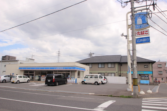 コンビニ　ローソン広島祇園三丁目店（コンビニ）まで256m