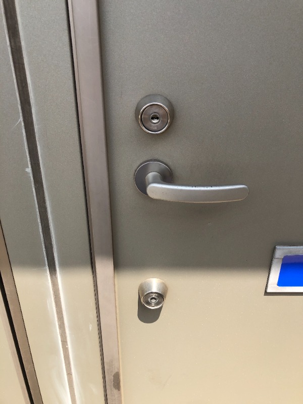 玄関　ダブルロック