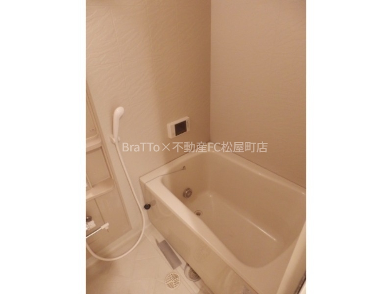 バス・シャワールーム　バス（追いだき機能、浴室乾燥機、浴室ＴＶ付）