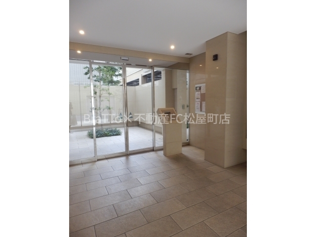 エントランス　マンション共有部分（オートロック付き）