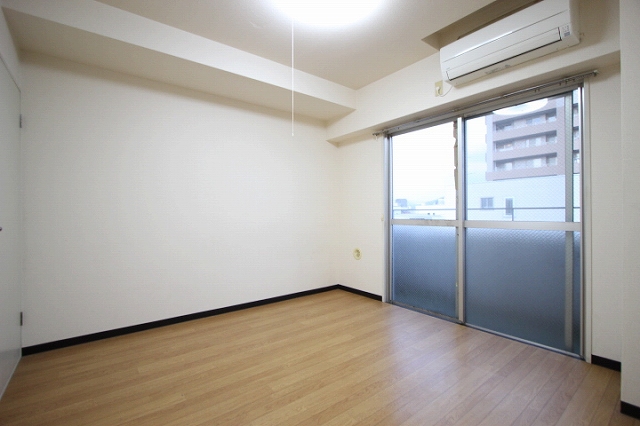 居室・リビング　同物件別号室の写真