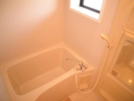 バス・シャワールーム　小窓付き浴室