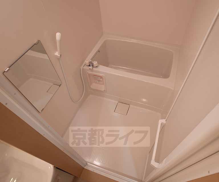 バス・シャワールーム　白基調のきれいなバスルームです！