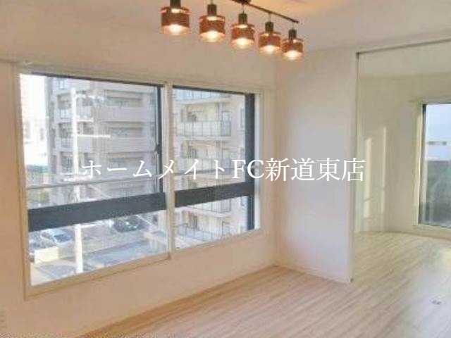 居室・リビング　キッチン