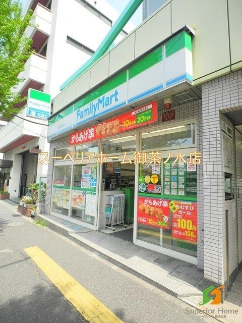 コンビニ　ファミリーマート 本駒込駅前店（コンビニ）まで695m