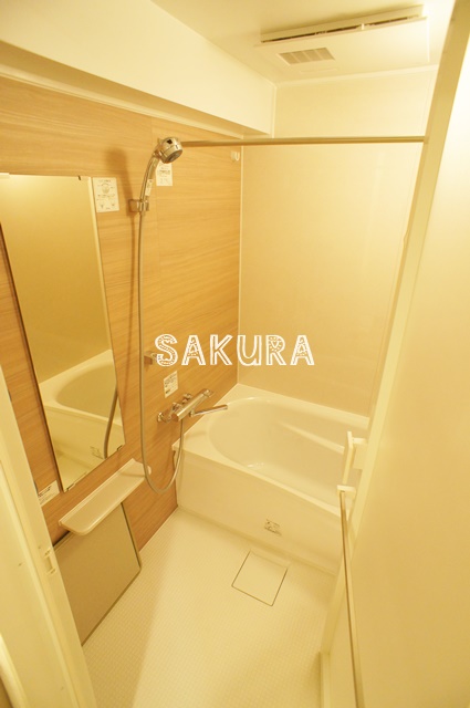 バス・シャワールーム　雨の日でも安心の浴室乾燥機付きです♪
