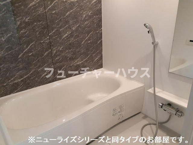 バス・シャワールーム　コンパクトで使いやすいお風呂です