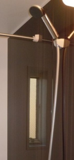 バス・シャワールーム　シャワー