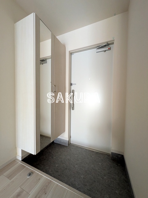 玄関　収納豊富なシューズボックスです♪