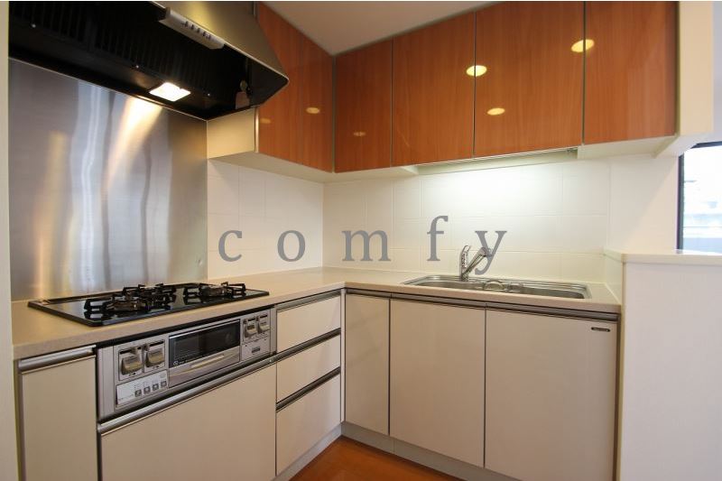 キッチン　ガス３口システムキッチン