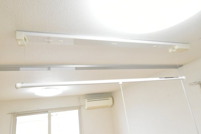 その他設備　便利な室内物干し付き♪