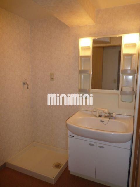 洗面設備　広い脱衣所です。