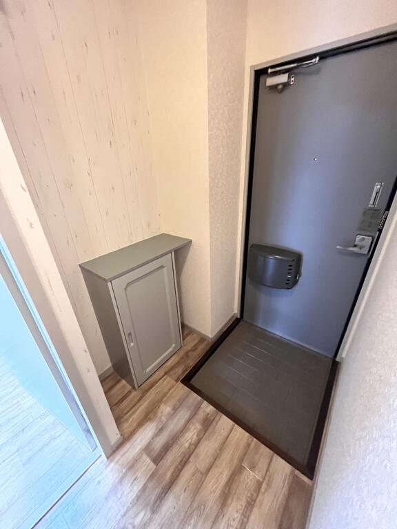 玄関　同タイプの別のお部屋になります