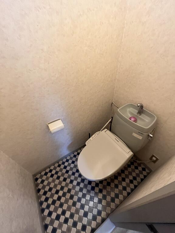 トイレ　同タイプの別のお部屋になります