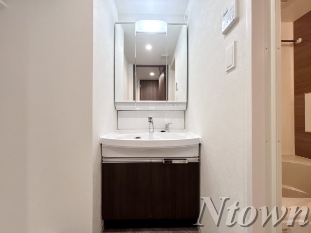 洗面設備　独立洗面化粧台付き