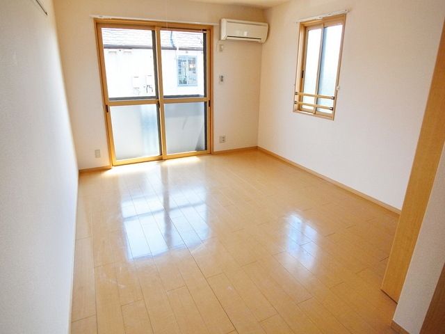 居室・リビング　☆角部屋のみ２面採光☆（今回のお部屋は中部屋）