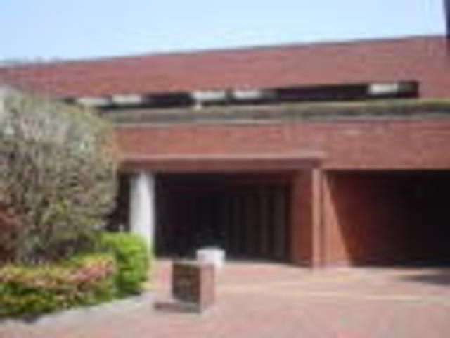 図書館　日野市役所・市政図書館（図書館）まで903m