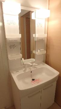 洗面設備　朝シャンも出来るシャワー付洗面台♪（イメージ）