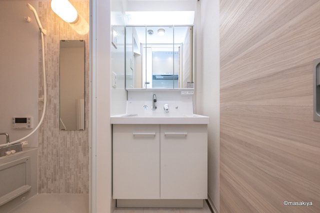 洗面設備　写真は同じ大和ハウス施工の最近の物です。参考にご覧ください。