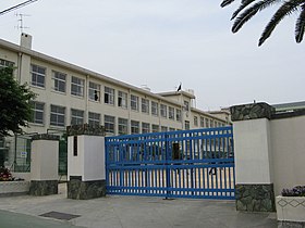 中学校　神戸市立原田中学校（中学校）まで334m