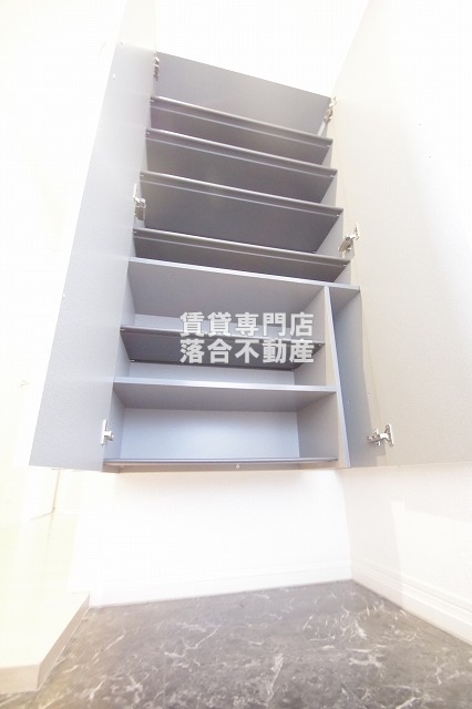 玄関　シューズ収納