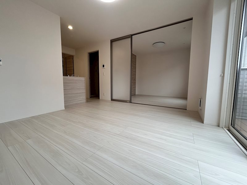 居室・リビング　同管理会社の類似物件の写真になります。