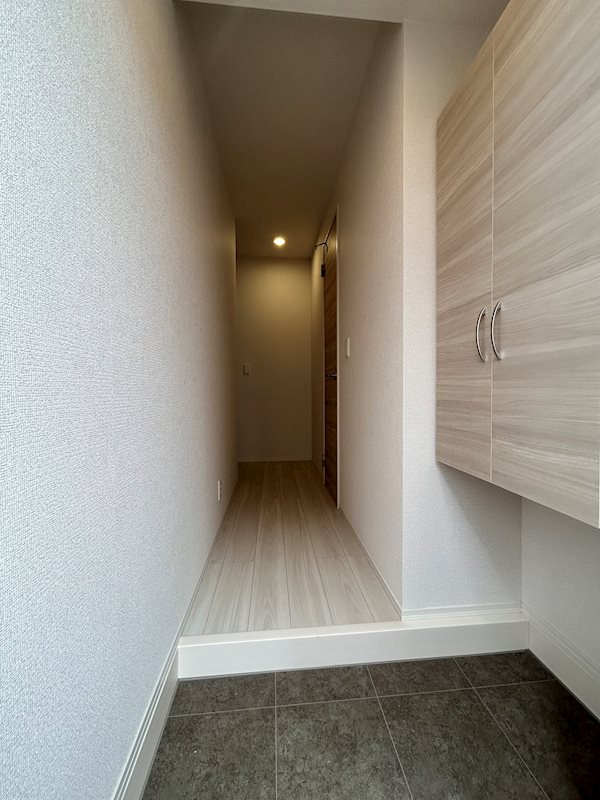 玄関　同管理会社の類似物件の写真になります。