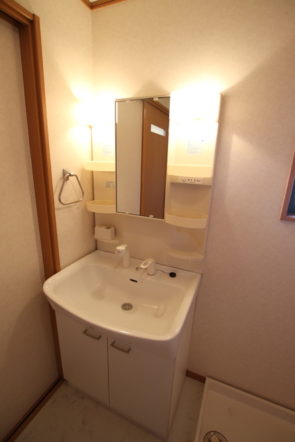 洗面設備　洗髪洗面化粧台で身支度も楽々！