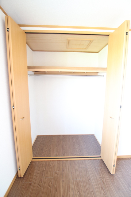 収納　ハンガーパイプ付のクローゼット