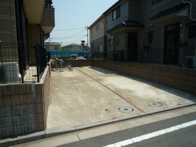 駐車場　駐車場２台使用可能※小型車・軽自動車専用