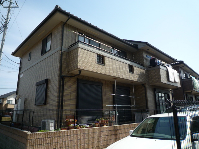 建物外観　南向き・収納も豊富で使いやすいテラスハウス♪