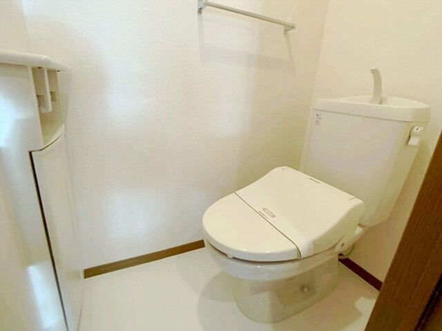 トイレ　温水洗浄暖房便座