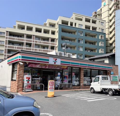 コンビニ　セブン－イレブン西鉄二日市駅東店（コンビニ）まで297m