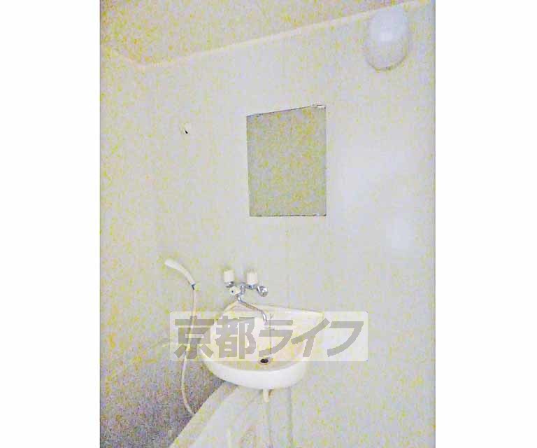 洗面設備　綺麗な洗面台です。