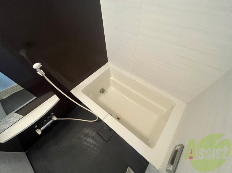 バス・シャワールーム　バスルームはこちらです。広々としてゆったり休めます。