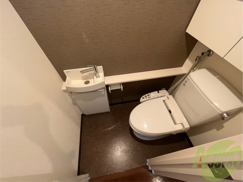 トイレ　ウォシュレット機能がついたトイレです。安心して使用できます。