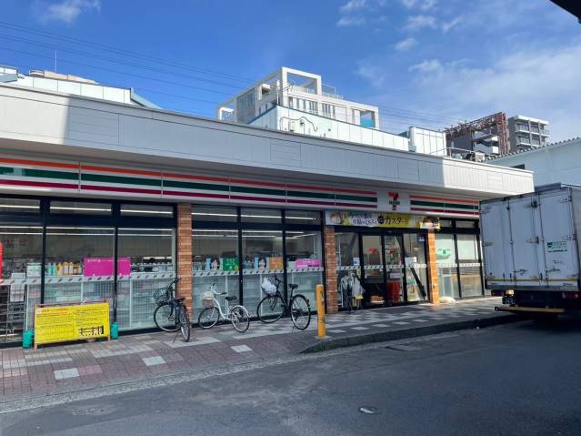 コンビニ　セブン－イレブン大和鶴間駅西口店（コンビニ）まで2215m