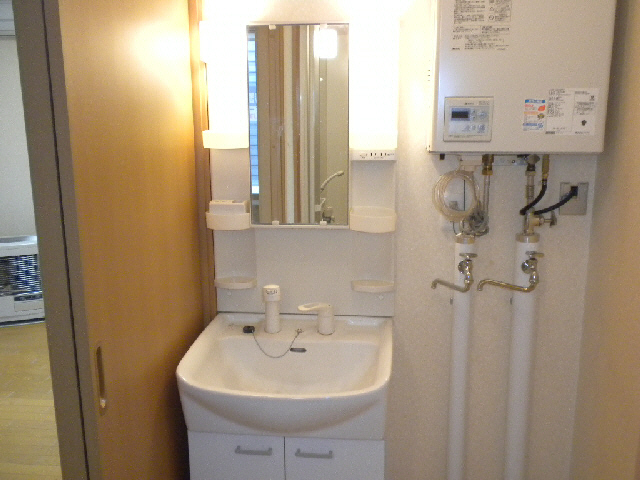 洗面設備　、給湯器
