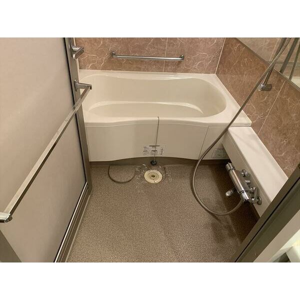 バス・シャワールーム　浴室乾燥機付きで便利です！