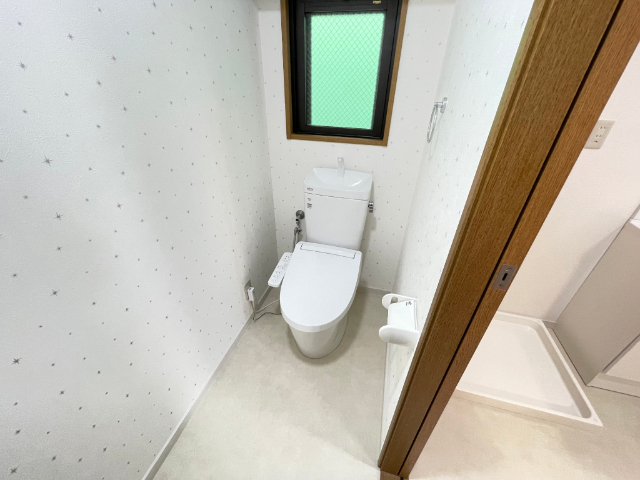 トイレ　温水洗浄便座付きです