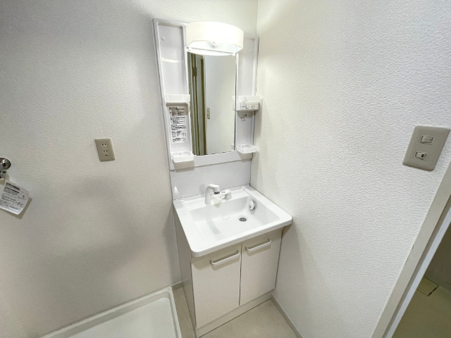 洗面設備　独立洗面台です