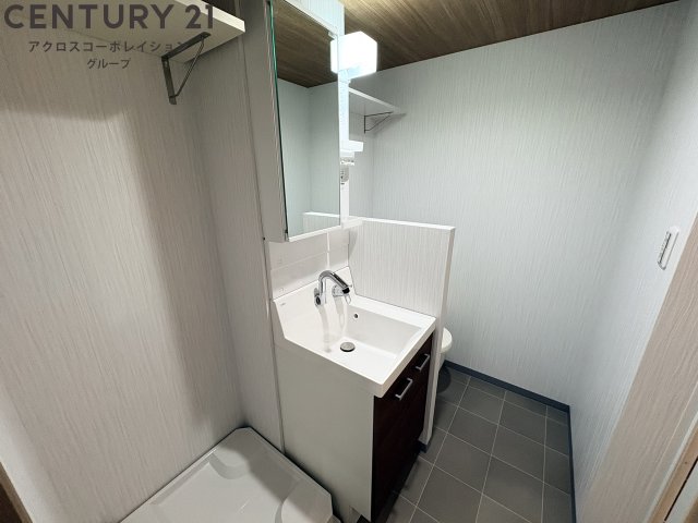 洗面設備　収納スペースのある独立洗面台です！