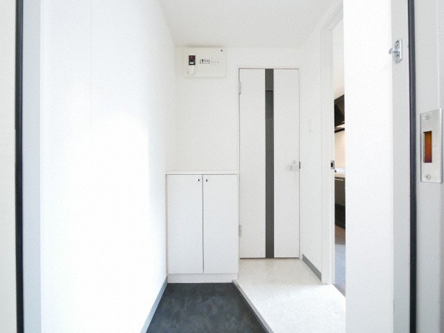 玄関　圧迫感のない玄関スペースです♪