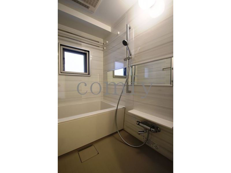 バス・シャワールーム　追炊き・浴室乾燥機付きバス