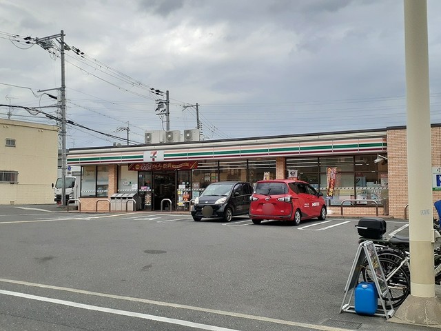 コンビニ　セブンイレブン様（コンビニ）まで593m