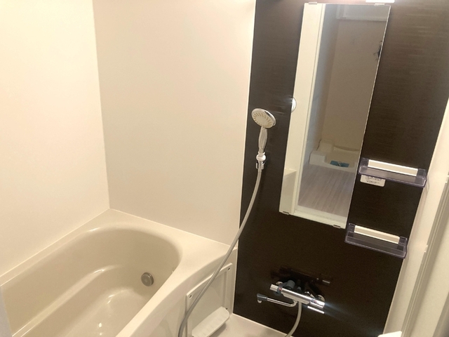 バス・シャワールーム　乾燥・追い焚き機能付きの浴室♪