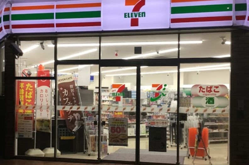 コンビニ　セブンイレブン 大阪南堀江4丁目西店（コンビニ）まで338m