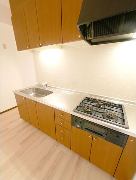 キッチン　※写真は同じマンションの違う部屋のものになります。