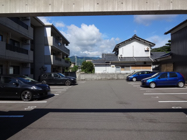 駐車場　駐車場