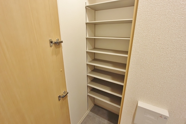 収納　シューズクローク